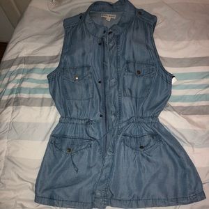 Light jeans vest!